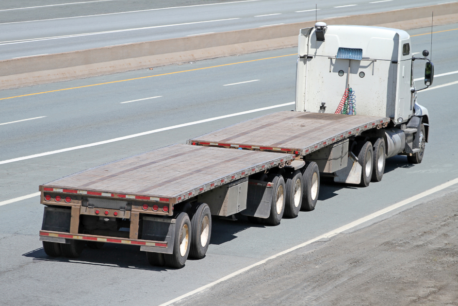 Semi with truck bed extender